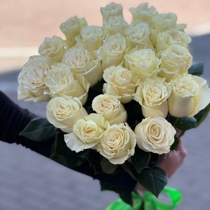 Букет из белых роз - купить с доставкой в по Ачинску